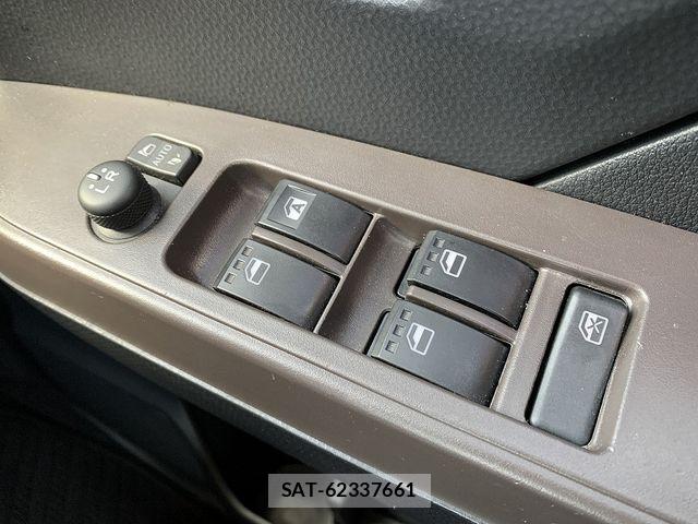 Toyota ROOMY 2022-10 7021437-11