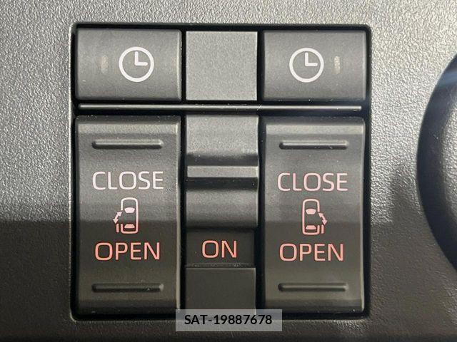 Toyota ROOMY 2023-06 7060475-6