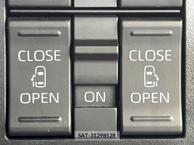 Toyota ROOMY 2023-09 7060479-5