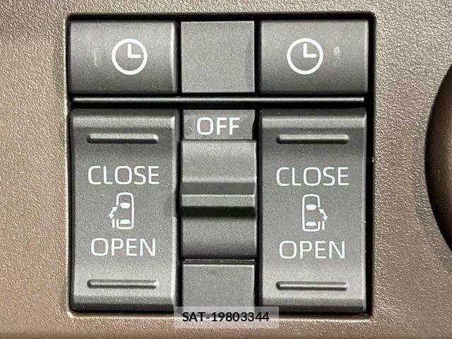 Toyota ROOMY 2023-12 7060482-4