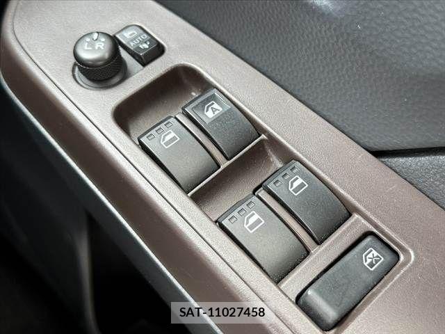 Toyota ROOMY 2017-01 7060503-25