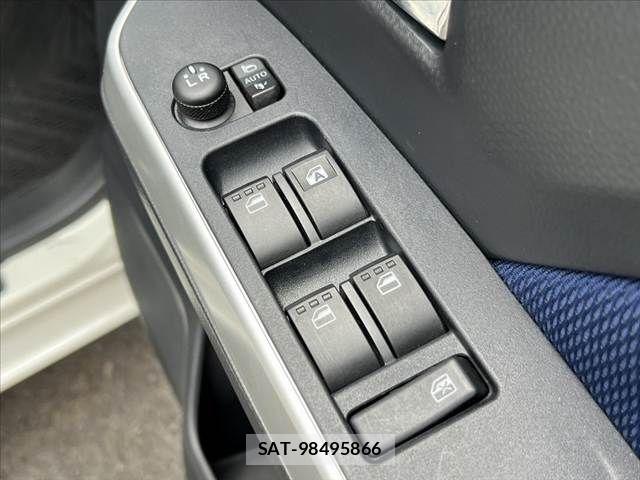 Toyota ROOMY 2017-08 7217904-25