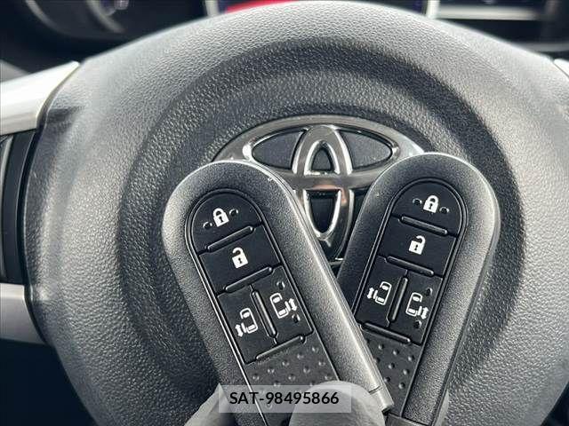 Toyota ROOMY 2017-08 7217904-6