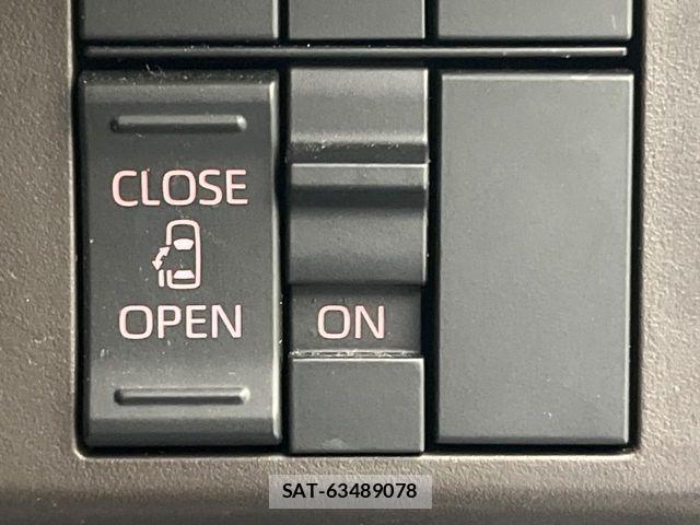 Toyota ROOMY 2021-08 7224343-2