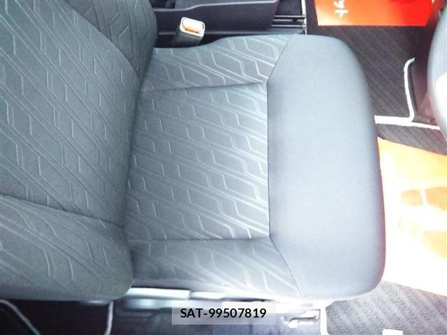 Toyota ROOMY 2019-10 7272839-18