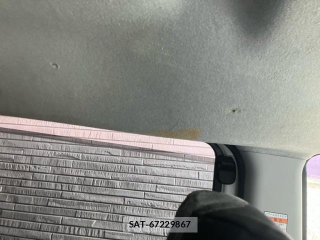 Toyota ROOMY 2017-09 7329823-28