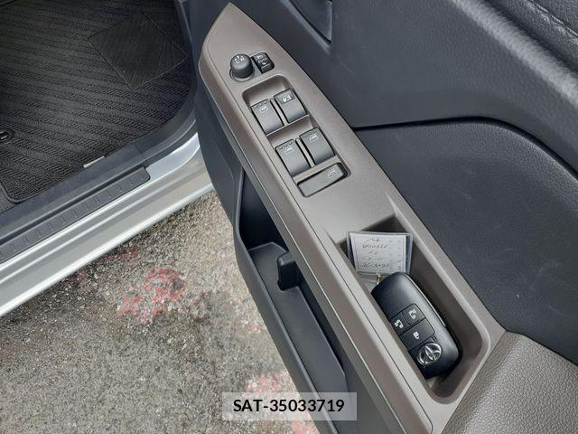 Toyota ROOMY 2021-07 7359636-28
