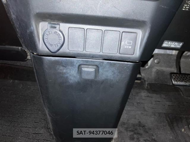 Toyota ROOMY 2017-08 7359651-25