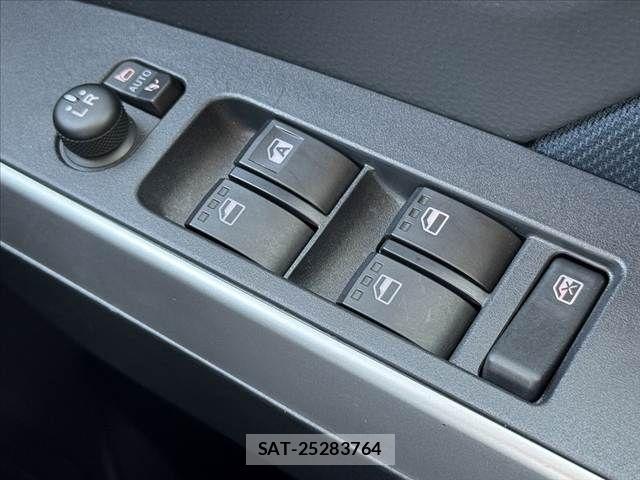 Toyota ROOMY 2023-06 7457362-24