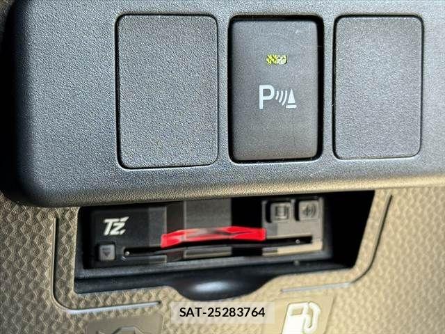 Toyota ROOMY 2023-06 7457362-5