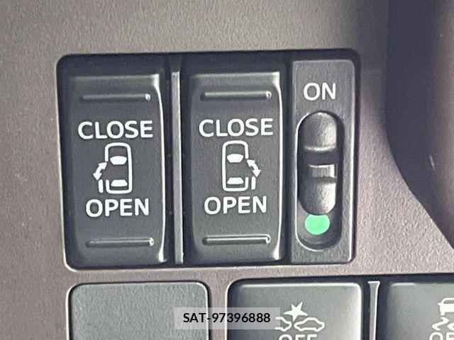Toyota ROOMY 2019-06 7457402-3