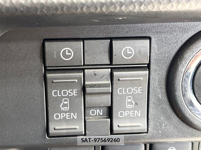 Toyota ROOMY 2021-05 7502619-5