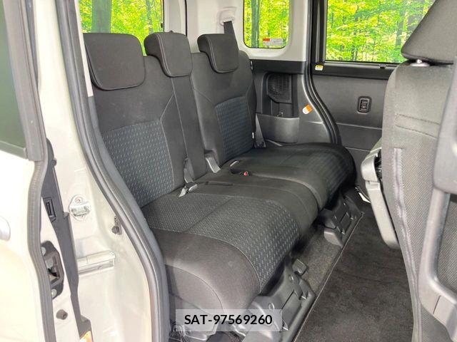 Toyota ROOMY 2021-05 7502619-8
