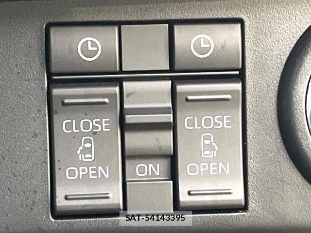 Toyota ROOMY 2023-08 7619589-5