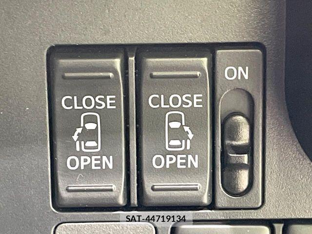 Toyota ROOMY 2017-08 7619628-3