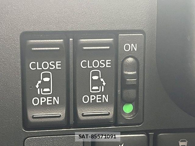 Toyota ROOMY 2018-08 7619617-16