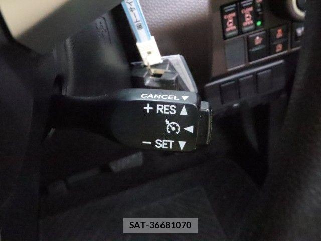 Toyota ROOMY 2017-07 7619638-23
