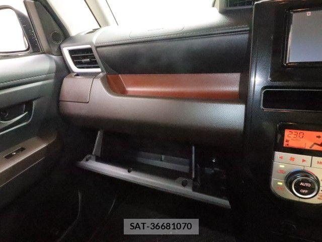 Toyota ROOMY 2017-07 7619638-26