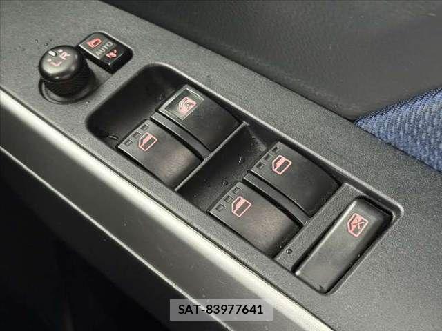 Toyota ROOMY 2018-12 7903323-25