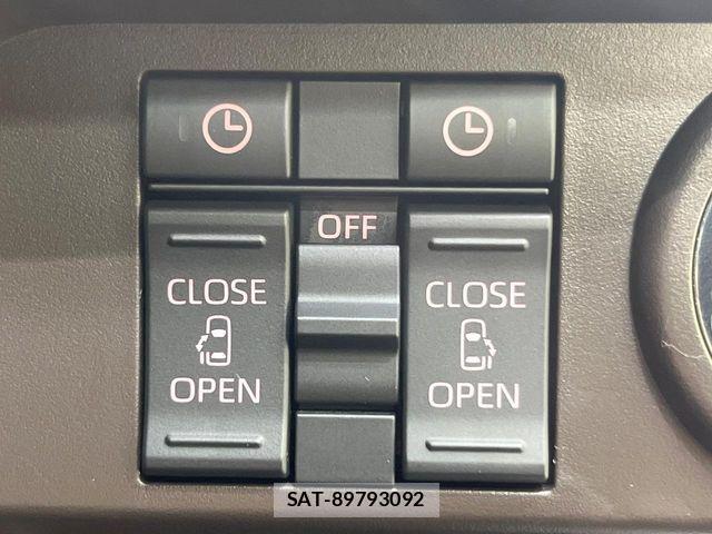Toyota ROOMY 2023-08 8037966-4