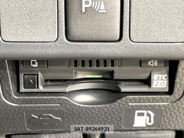 Toyota ROOMY 2021-02 8101612-6