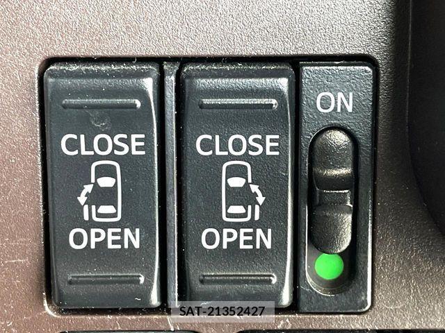 Toyota ROOMY 2018-03 8101633-3