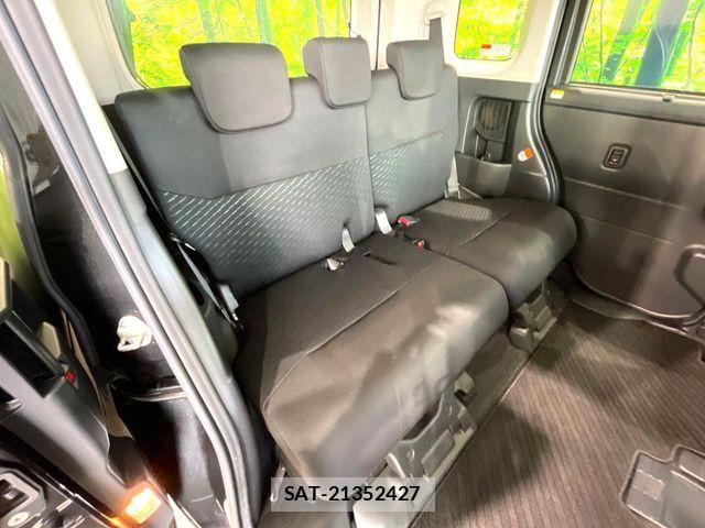 Toyota ROOMY 2018-03 8101633-8