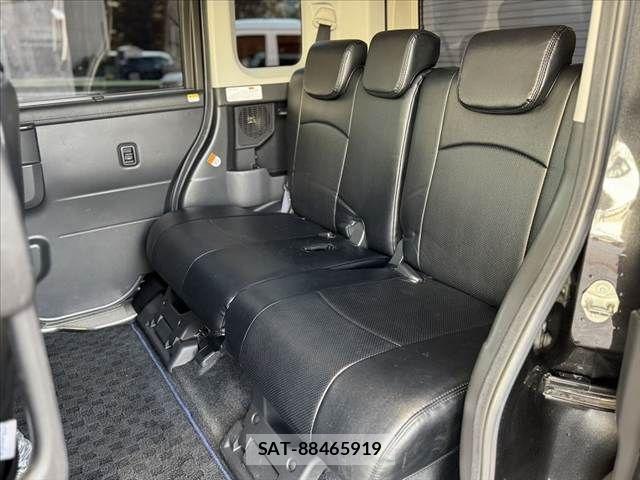Toyota ROOMY 2017-10 8101631-17