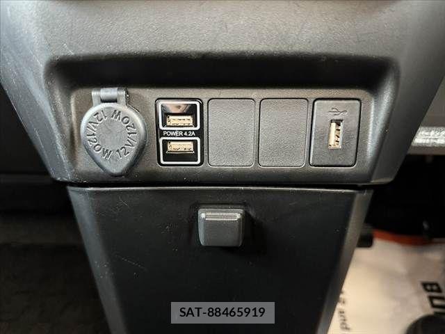 Toyota ROOMY 2017-10 8101631-21
