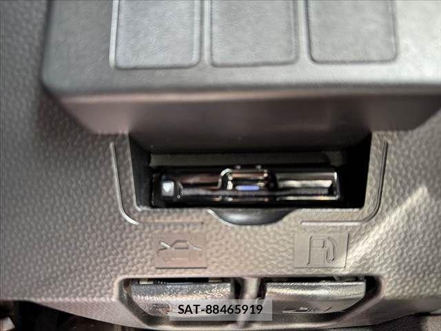 Toyota ROOMY 2017-10 8101631-26