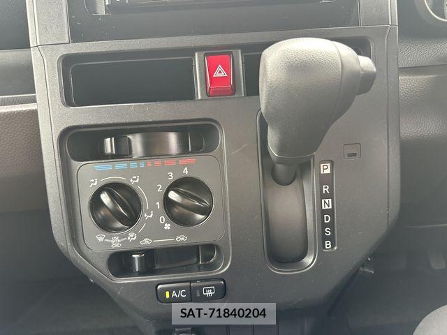 Toyota ROOMY 2022-07 8101630-23