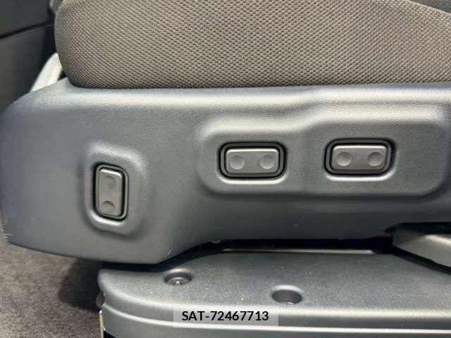 Toyota ROOMY 2025-04 8101608-15