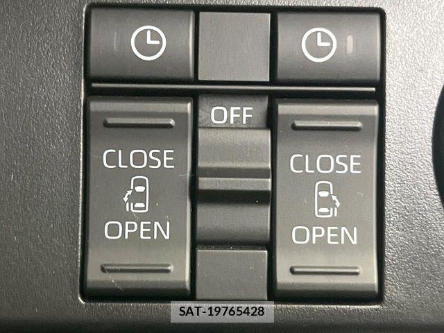 Toyota ROOMY 2022-06 8132114-4