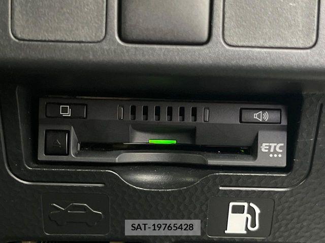 Toyota ROOMY 2022-06 8132114-5