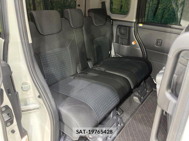 Toyota ROOMY 2022-06 8132114-8