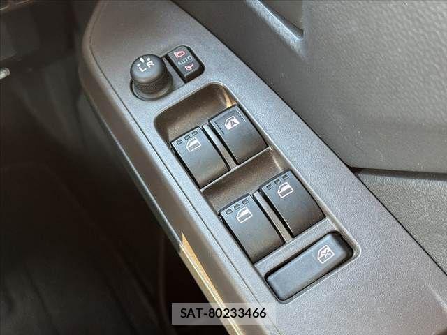 Toyota ROOMY 2021-03 8132123-24