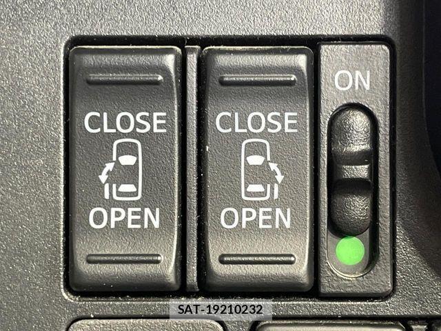 Toyota ROOMY 2017-08 8146597-4