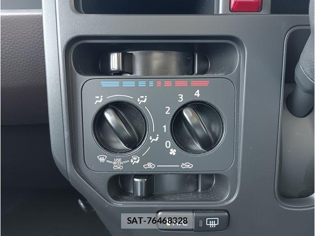 Toyota ROOMY 2024-10 8209929-4