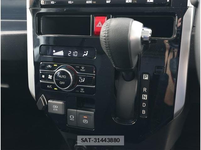 Toyota ROOMY 2022-04 8209908-10