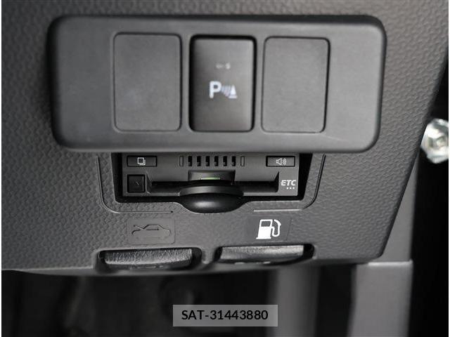 Toyota ROOMY 2022-04 8209908-4