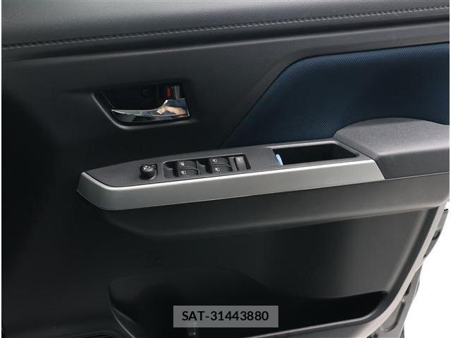 Toyota ROOMY 2022-04 8209908-5