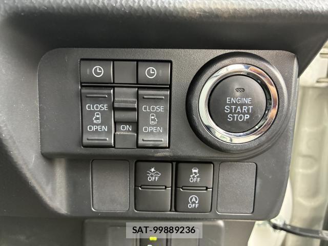 Toyota ROOMY 2022-04 8209907-3