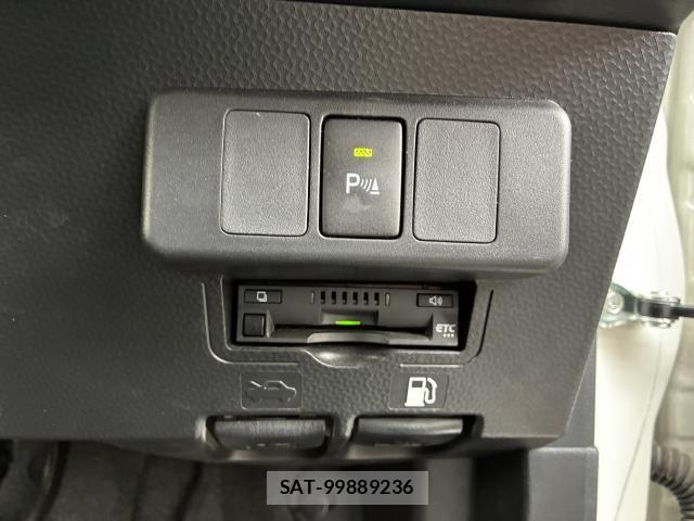 Toyota ROOMY 2022-04 8209907-4