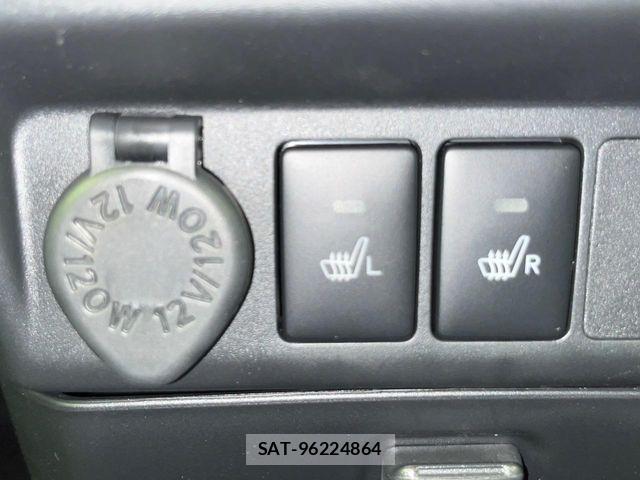 Toyota ROOMY 2025-06 8209893-6