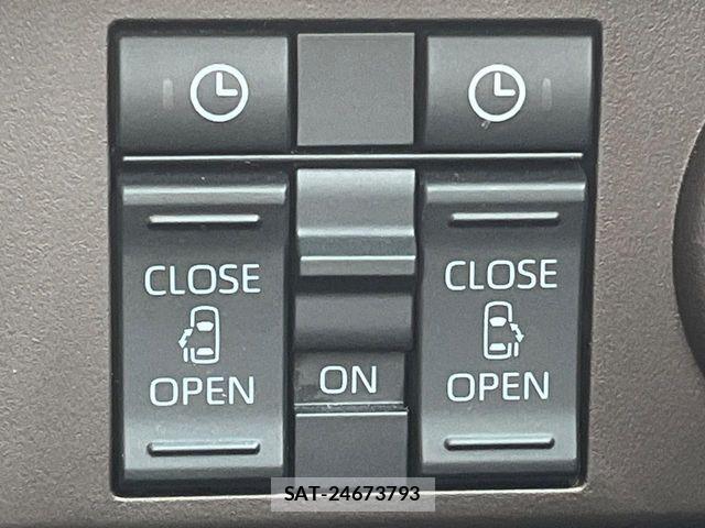 Toyota ROOMY 2023-10 8209918-2