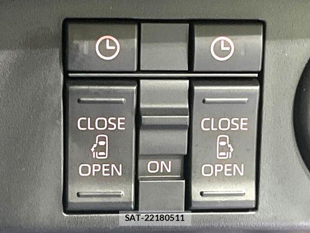 Toyota ROOMY 2021-11 8209906-4