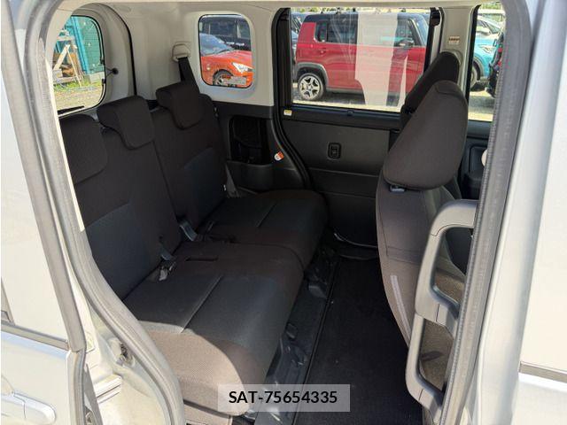 Toyota ROOMY 2022-06 8209940-12