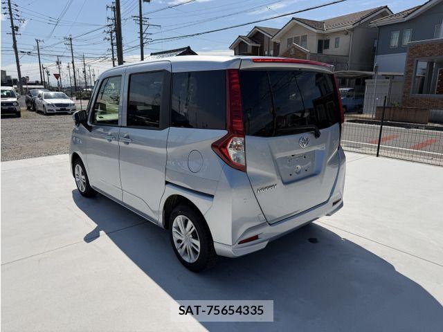 Toyota ROOMY 2022-06 8209940-5