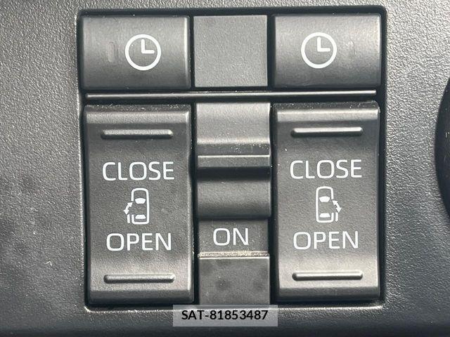 Toyota ROOMY 2020-11 8209932-3