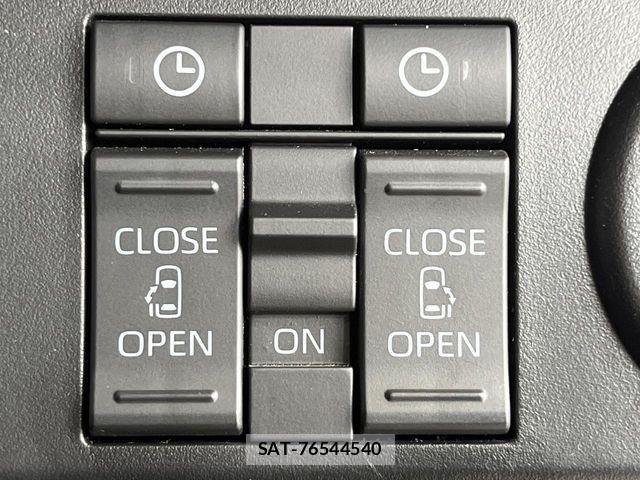 Toyota ROOMY 2022-09 8209905-6
